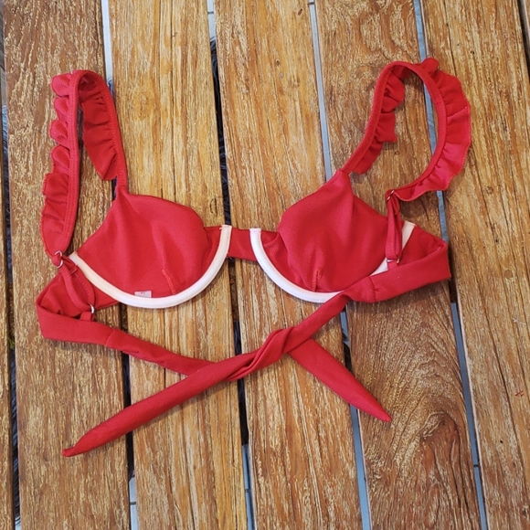 Red bikini - Picture 3 of 5